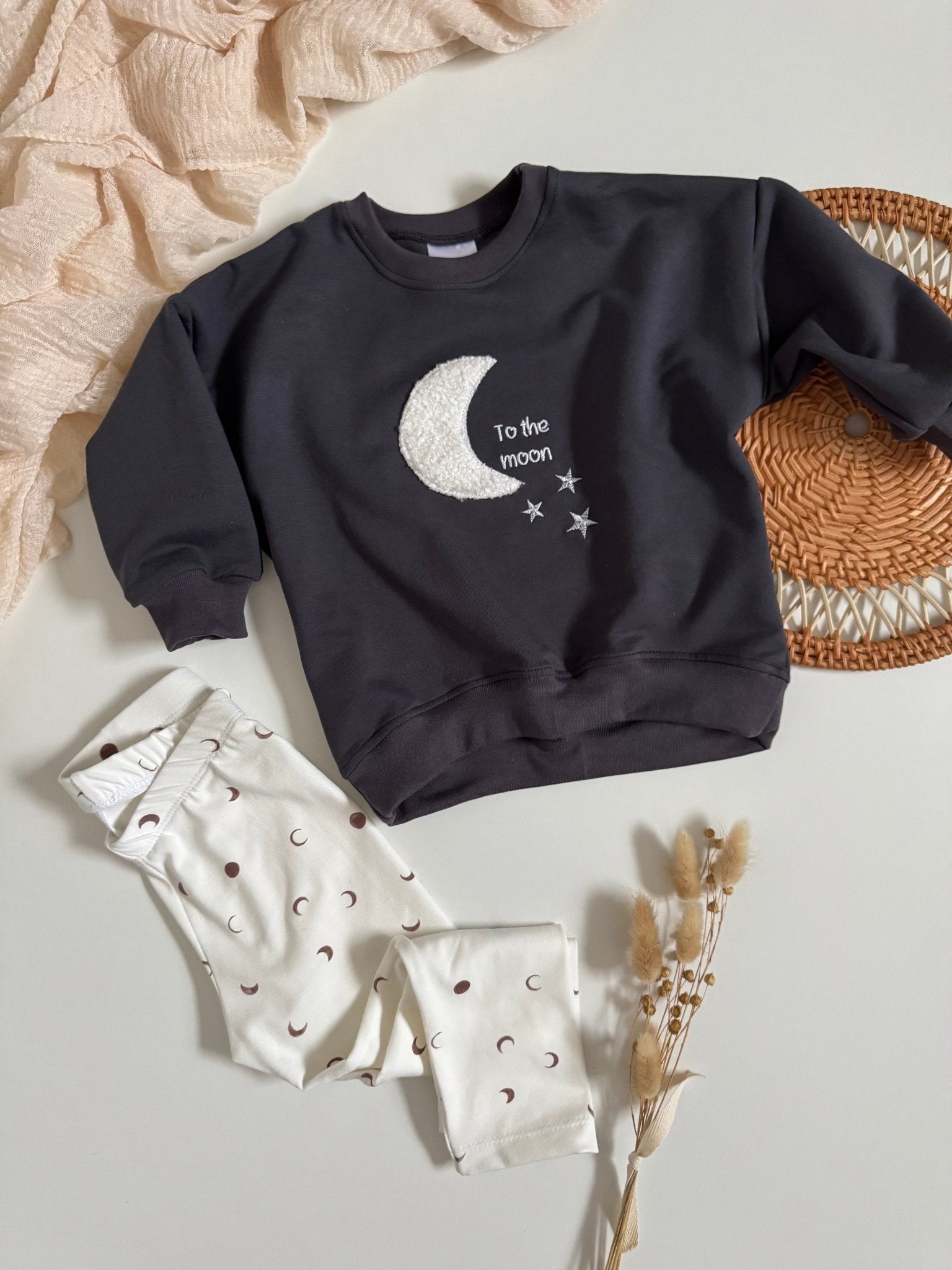 To the moon - Sweater - hejleen handmade