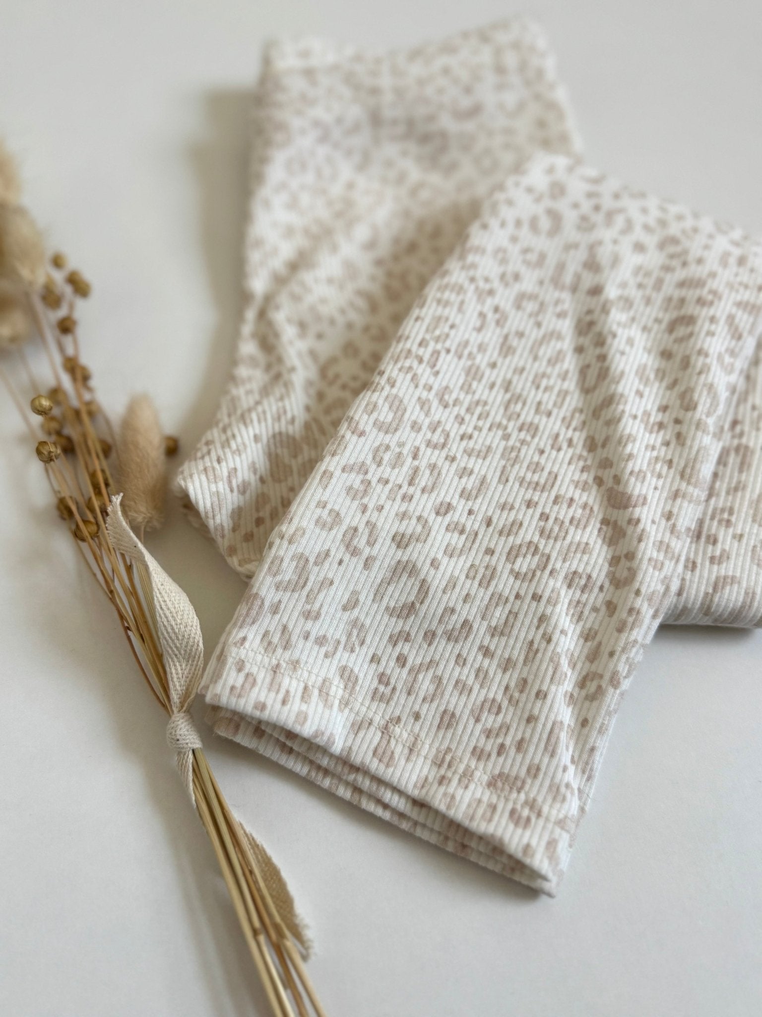 Gerippte Leggings - White Leo