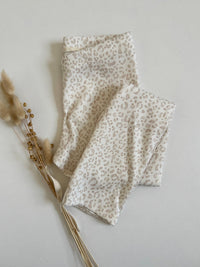 Gerippte Leggings - White Leo - hejleen handmade